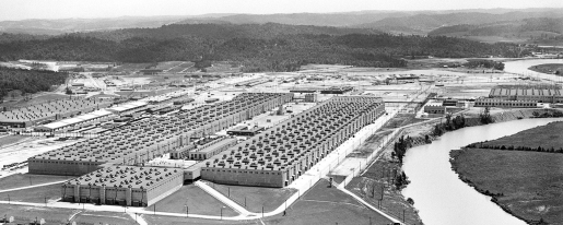 Black and white aerial photo of k-25 building.