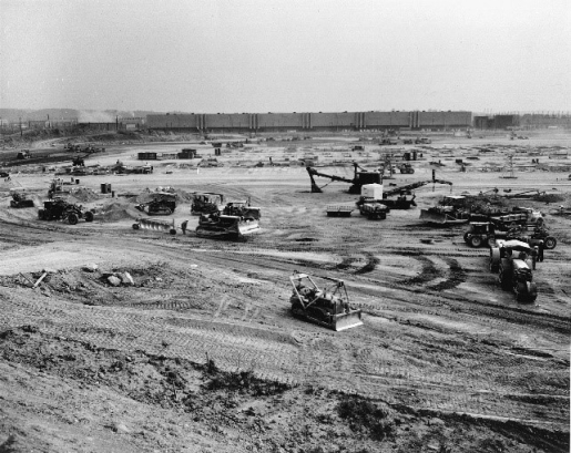 Black and white photo of construction site.