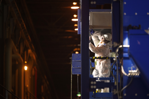 Woker installs welding curtains.