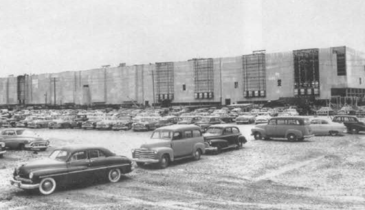 C-333 Building exterioe nearly complete, 1951.PNG