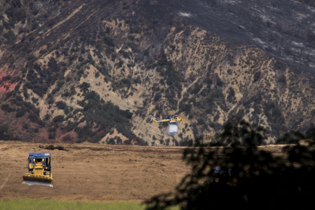 Fire crews fight Sandy Fire