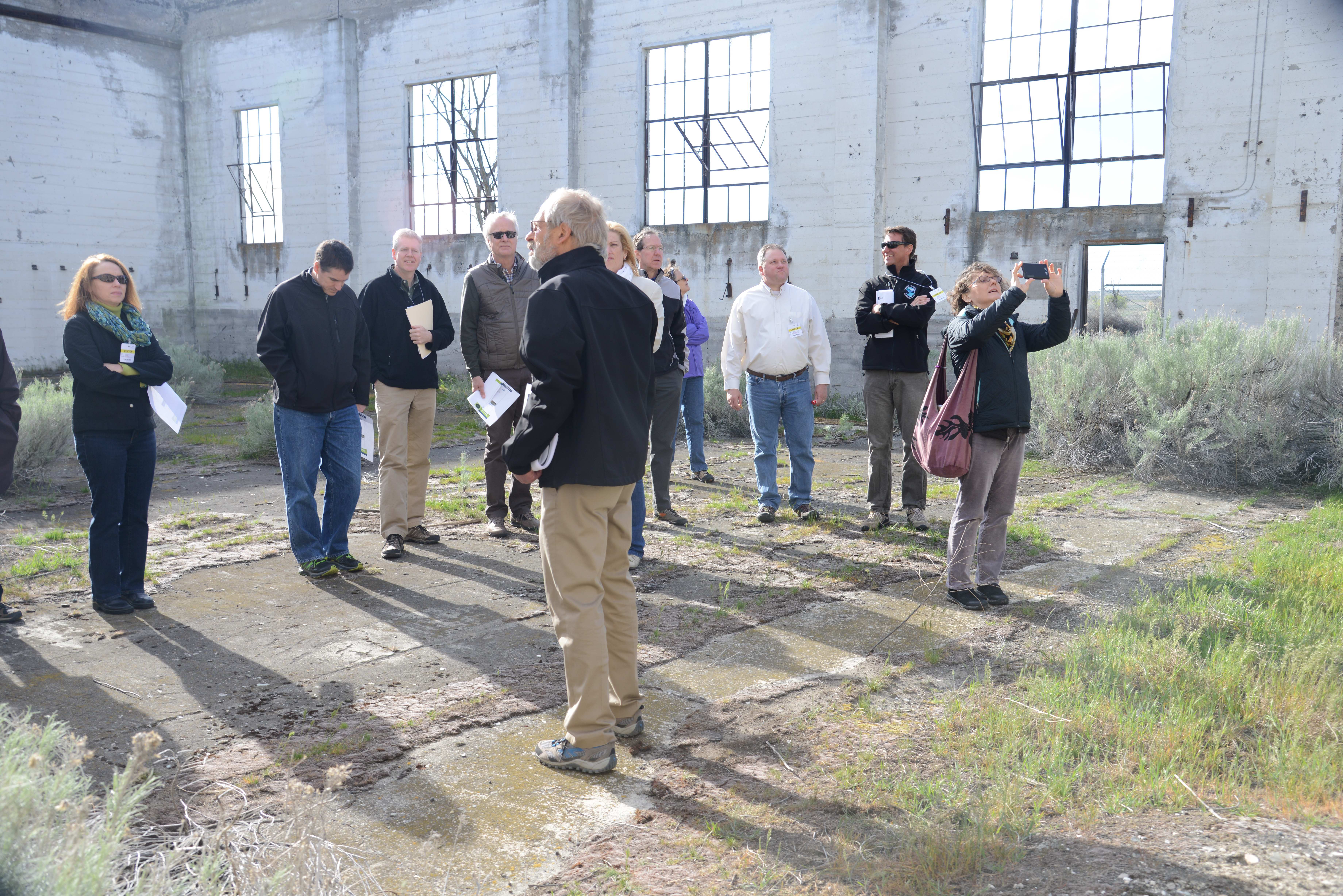 DOE/NPS team briefed at the Hanford high school site DOE/NPS team briefed at the Hanford high school site