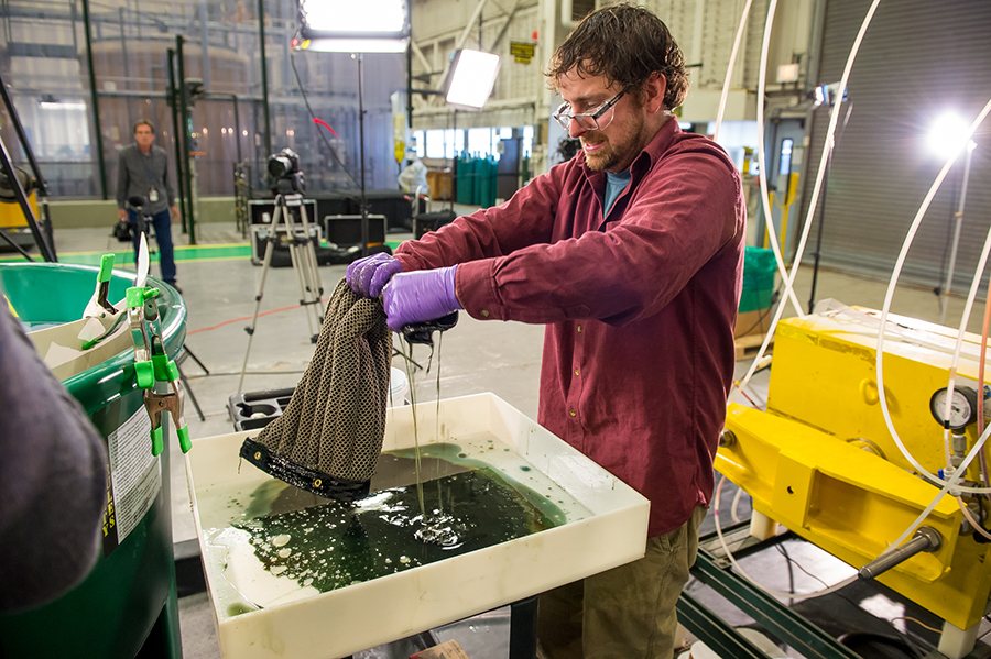 Oleosponge-Ed-Barry-test-Argonne-3-900px.jpg
