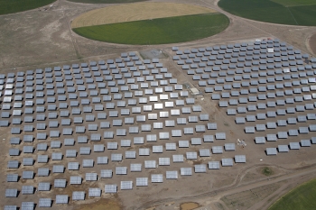 The Alamosa Solar Project avoids the emissions of 34,000 metric tons of carbon dioxide every year. | Photo courtesy of Cogentrix. The Alamosa Solar Project avoids the emissions of 34,000 metric tons of carbon dioxide every year. | Photo courtesy of Cogentrix.