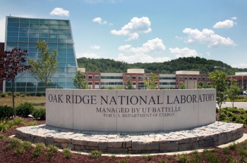 Oak Ridge National Laboratoryâs main entrance is marked by a limestone sign. Several new buildings visible in the background house more than 1,000 of the labâs 4,300 employees. | Photo courtesy of Oak Ridge National Laboratory Oak Ridge National Laboratoryâs main entrance is marked by a limestone sign. Several new buildings visible in the background house more than 1,000 of the labâs 4,300 employees. | Photo courtesy of Oak Ridge National Laboratory