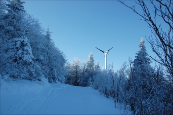 Small-Scale Distributed Wind: Northern Power Systems' 100-kW turbine at the top of Burke Mountain in East Burke, Vermont. | Photo courtesy of Northern Power Systems. Small-Scale Distributed Wind: Northern Power Systems' 100-kW turbine at the top of Burke Mountain in East Burke, Vermont. | Photo courtesy of Northern Power Systems.