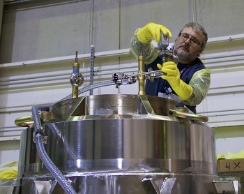 A worker prepares the cask containing 19 TRIGA fuel elements for shipment to the University of Maryland. A worker prepares the cask containing 19 TRIGA fuel elements for shipment to the University of Maryland.