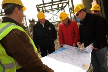 Supervising Engineer for Public Service Electric and Gas Company, Michael Vincent, right, Department of Energy Secretary Steven Chu, center, and FEMA Deputy Administrator Rich Serino review power restoration at the Hoboken electrical substation. Restoration of power to communities impacted by Hurricane Sandy remains a high priority. | Photo by Jocelyn Augustino/FEMA. Supervising Engineer for Public Service Electric and Gas Company, Michael Vincent, right, Department of Energy Secretary Steven Chu, center, and FEMA Deputy Administrator Rich Serino review power restoration at the Hoboken electrical substation. Restoration of power to communities impacted by Hurricane Sandy remains a high priority. | Photo by Jocelyn Augustino/FEMA.