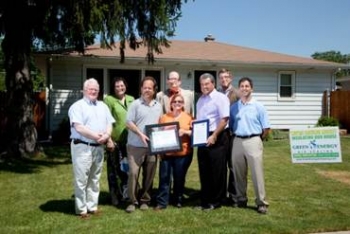 Green Energy Improvement, Chicago, IL, Customer Relations and Sales & Marketing. |Green Energy Improvement presents homeowners with an Illinois Home Performance with ENERGY STAR Silver Certificate.
Green Energy Improvement, Chicago, IL, Customer Relations and Sales & Marketing. |Green Energy Improvement presents homeowners with an Illinois Home Performance with ENERGY STAR Silver Certificate.