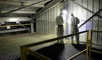 Structural engineers evaluate the integrity of the roofline structure in the F Reactor. Structural engineers evaluate the integrity of the roofline structure in the F Reactor.