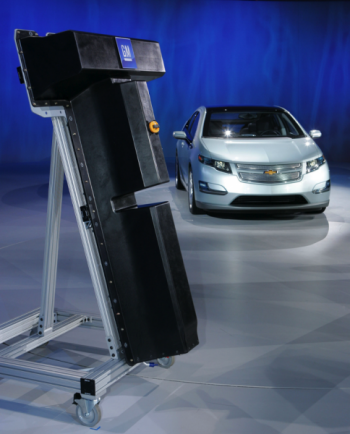 Chevy Volt and replica battery | Photo Courtesy of Argonne Lab's Flickr Chevy Volt and replica battery | Photo Courtesy of Argonne Lab's Flickr