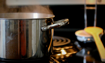 This holiday season, we wanted to share some easy ways to reduce unnecessary energy use while still enjoying all of your familyâs favorite dishes. | Image courtesy of Flickr user Jennuine Captures. This holiday season, we wanted to share some easy ways to reduce unnecessary energy use while still enjoying all of your familyâs favorite dishes. | Image courtesy of Flickr user Jennuine Captures.