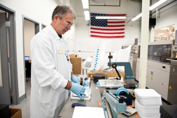 Quality assurance testing at Suniva. Photo courtesy of Suniva. Quality assurance testing at Suniva. Photo courtesy of Suniva.