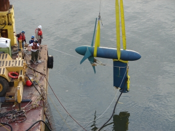 Free Flow System turbine being installed in East River, New York, NY (Dec 2006). | Image Credit: Kris Unger/Verdant Power, Inc. Free Flow System turbine being installed in East River, New York, NY (Dec 2006). | Image Credit: Kris Unger/Verdant Power, Inc.