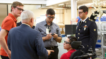 Veterans take a training at Oak Ridge National Laboratory's Manufacturing Demonstration Facility. | Photo credit: ORAU. Veterans take a training at Oak Ridge National Laboratory's Manufacturing Demonstration Facility. | Photo credit: ORAU.