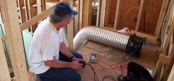 Make sure that you hire accredited and certified workers for your home energy projects. <em>Photo courtesy of NREL 6307614</em> Make sure that you hire accredited and certified workers for your home energy projects. <em>Photo courtesy of NREL 6307614</em>