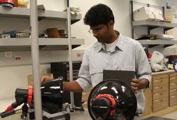 UCSD Ph.D. candidate (structural engineering) and von Liebig Fellow Arun Manohar demonstrates unique Enhanced Infrared Thermography algorithm to identify structural defects in composite wind turbine plates. | Image Courtesy of the San Diego Renewable Energy Fellowship. UCSD Ph.D. candidate (structural engineering) and von Liebig Fellow Arun Manohar demonstrates unique Enhanced Infrared Thermography algorithm to identify structural defects in composite wind turbine plates. | Image Courtesy of the San Diego Renewable Energy Fellowship.