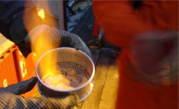 Gas hydrate is an ice-like solid that results from the trapping of methane molecules - the main component of natural gas - in a lattice-like cage of water molecules. Called the "ice that burns," this substance releases gaseous methane when it melts. Gas hydrate is an ice-like solid that results from the trapping of methane molecules - the main component of natural gas - in a lattice-like cage of water molecules. Called the "ice that burns," this substance releases gaseous methane when it melts.