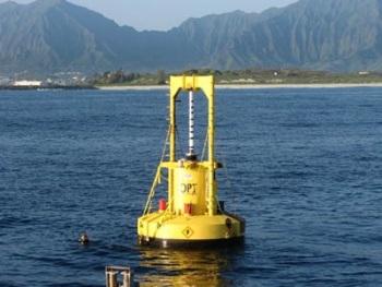 This experimental power-generating buoy installed off the coast of Oahu can produce enough energy to power 25 homes under optimal conditions. | Photo courtesy of Ocean Power Technologies, Inc. This experimental power-generating buoy installed off the coast of Oahu can produce enough energy to power 25 homes under optimal conditions. | Photo courtesy of Ocean Power Technologies, Inc.