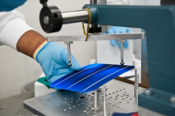 Quality assurance testing at Suniva. Photo courtesy of Suniva. Quality assurance testing at Suniva. Photo courtesy of Suniva.
