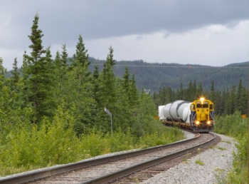 A train carrying wind turbine components arrives in Alaska. The components were then transported to the Eva Creek Wind Farm site. | Photo courtesy of Golden Valley Electric Association A train carrying wind turbine components arrives in Alaska. The components were then transported to the Eva Creek Wind Farm site. | Photo courtesy of Golden Valley Electric Association