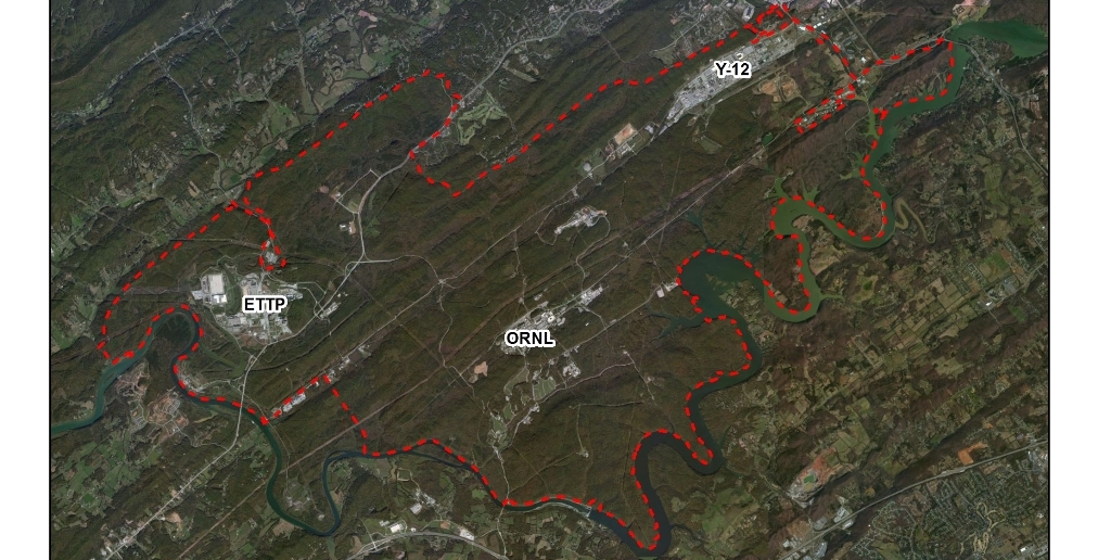 The 33,500-acre Oak Ridge Reservation, outlined in red, contains three primary cleanup areas-- the East Tennessee Technology Park, Oak Ridge National Laboratory, and Y-12 National Security Complex. The 33,500-acre Oak Ridge Reservation, outlined in red, contains three primary cleanup areas-- the East Tennessee Technology Park, Oak Ridge National Laboratory, and Y-12 National Security Complex.