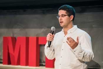 Infinite Coolingâs Karim Khalil presents at the MIT $100K Pitch Competition Nov. 1, 2016.