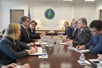 U.S. DOE Secretary Rick Perry with Ukraine President Mr. Poroshenko