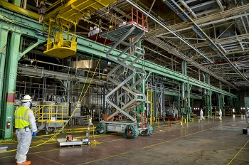Paducah Site deactivation crews work to remove systems and equipment to prepare the C-400 Cleaning Building for demolition.