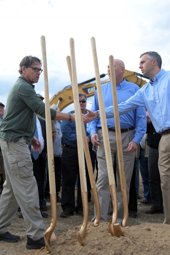 Energy Secretary Rick Perry (left) shakes hands with Saltstone Disposal Unit (SDU) 7 Project Manager Craig Carlisle at the SDU 7 groundbreaking.