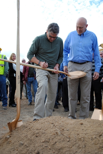 Energy Secretary Rick Perry signs a groundbreaking shovel with SDU 7 Federal Project Director Shayne Farrell.