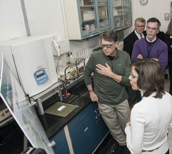 SRNL Director of Wasteform Processing Technology Connie Herman shares the cleanup work SRNL is doing across the entire EM complex with Secretary Perry, SRNL Associate Lab Director of Environmental Stewardship Dr. Jeff Griffin & U.S. Rep. Rick Allen (Ga.).