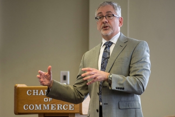 Jay Mullis, manager of DOEâs Oak Ridge Office of Environmental Management, speaks to junior and senior high school students participating in Youth Leadership Oak Ridge.