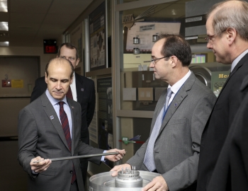 Undersecretary Menezes visits Oak Ridge National Lab