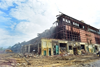 Building K-27, the last of five gaseous diffusion facilities to be torn down at the East Tennessee Technology Park in Oak Ridge, TN, was demolished at a record pace and under budget.