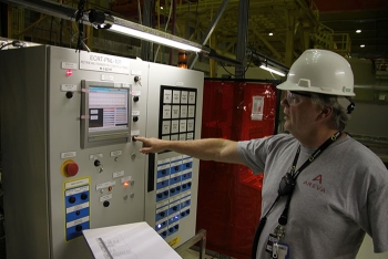 Workers developed a mockup of the water filter in Hanfordâs K West Reactor Basin that allows them to test filter removal equipment in a non-radiological facility to reduce project risk before deploying the equipment in the field.
