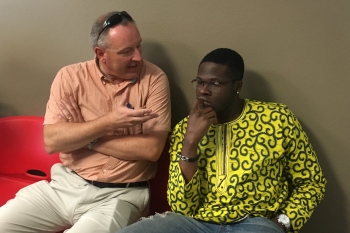 Dr. Neil Henson from Pacific Northwest National Laboratory talks to Prairie View A&M University senior Chibuzo Isikwe about career paths.
