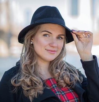 Anna Ebers Head Shot Photo