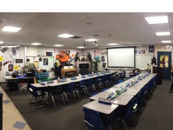 Photo of an elementary school classroom.