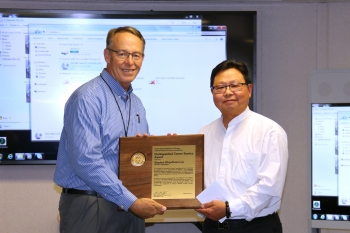 Stephen Loo is presented with the NNSA Administratorâs Distinguished Career Service Award by Michael Flynn, Livermore Field Office acting deputy field manager.