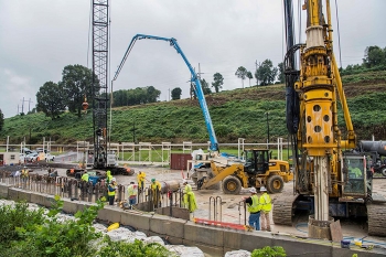 Crews constructed two secant pile retaining walls to retain soils, control water seepage, and provide a deep, secure foundation for the water intake structure.