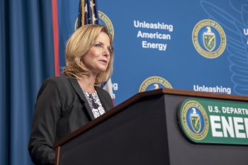 NNSA Administrator Lisa Gordon-Hagerty recognizes the winners of the 2019 Linton Brooks Award.