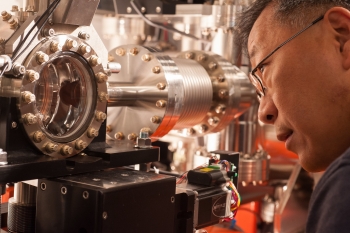 Yiping Feng and the SRD X-RAY "Single Shot" detector in LCLS's Front End Enclosure (FEE) Hall. Yiping Feng and the SRD X-RAY "Single Shot" detector in LCLS's Front End Enclosure (FEE) Hall.