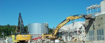 Workers begin demolishing a former utility room extension building at EMâs West Valley Demonstration Project. It was one of seven support buildings of the Main Plant Process Building. Three of those structures remain and are scheduled for demolition.