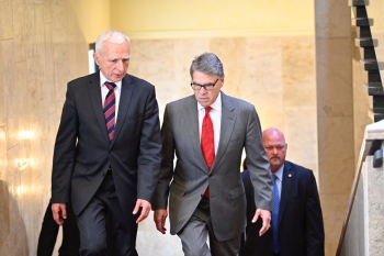 Secretary Rick Perry (right) and Polish Minister Piotr Naimski (left) in Warsaw, Poland.
