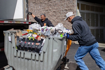Los Alamos National Laboratory employees rise to the challenge to help New Mexicans in need during the COVID-19 pandemic.