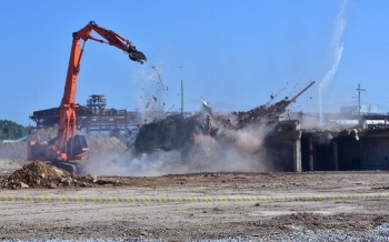 A view of demolition on the final uranium enrichment building at the East Tennessee Technology Park at Oak Ridge.