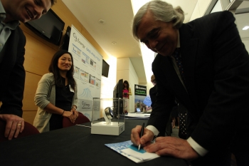 Secretary Moniz checks out the Innovation Showcase